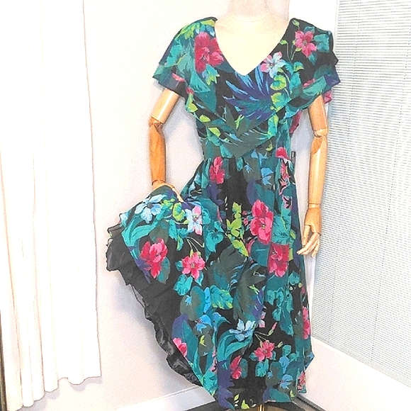 Vintage 80s Retro Hawaiian Floral Dress w/ Crinoline Luau Party Hawaii SZ M - Picture 1 of 11
